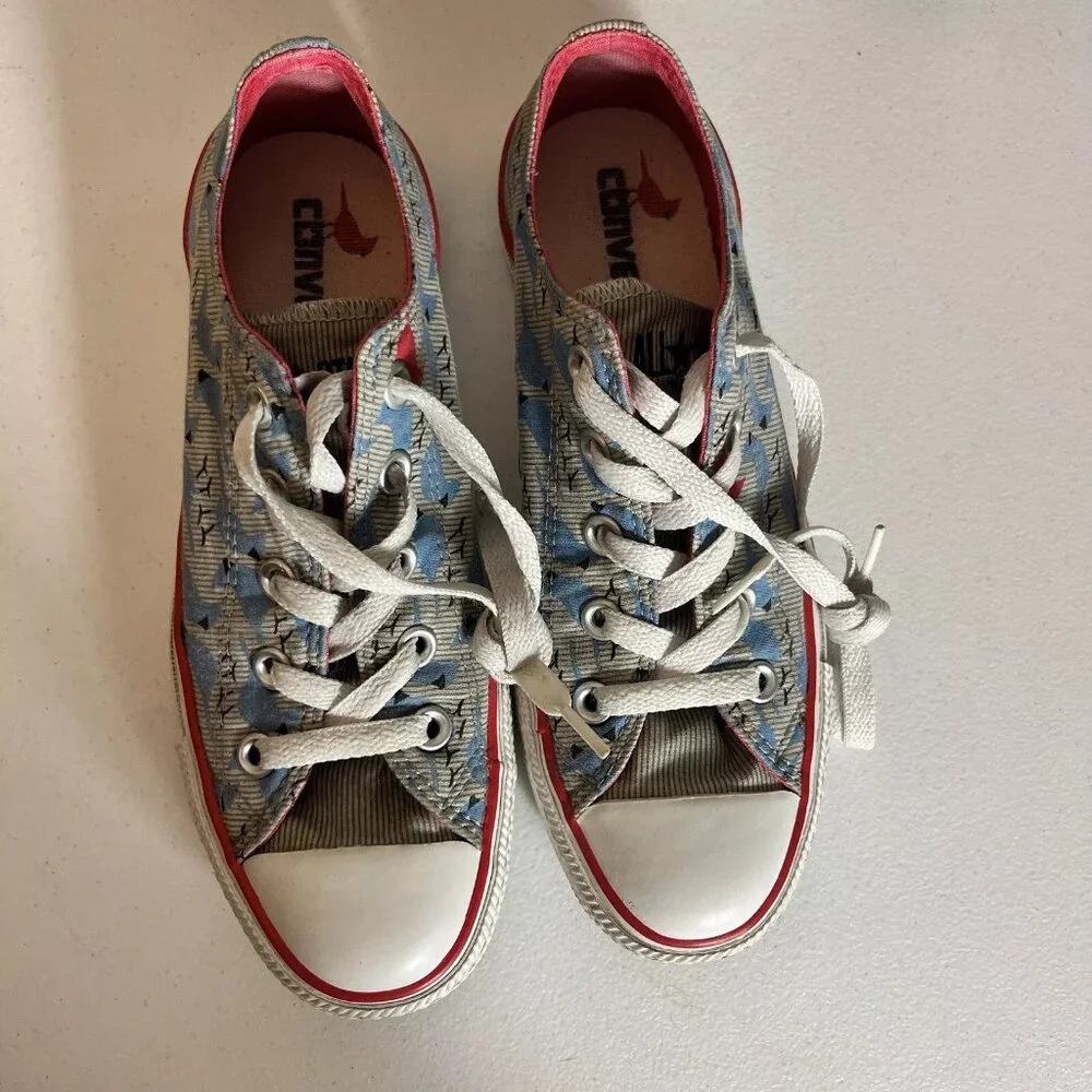 Converse Chuck Taylor’s Low Top Sneakers Womens Size 6 Blue Birds Cardinal Shoes